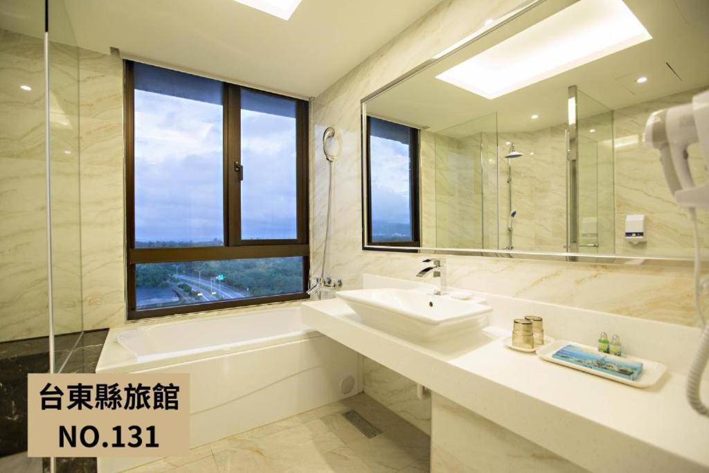 Kaishen Starlight Hotel T'ai-tung Kültér fotó